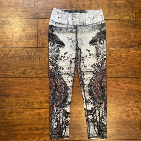 Size small. High waisted leggings. - Picture 2 of 2